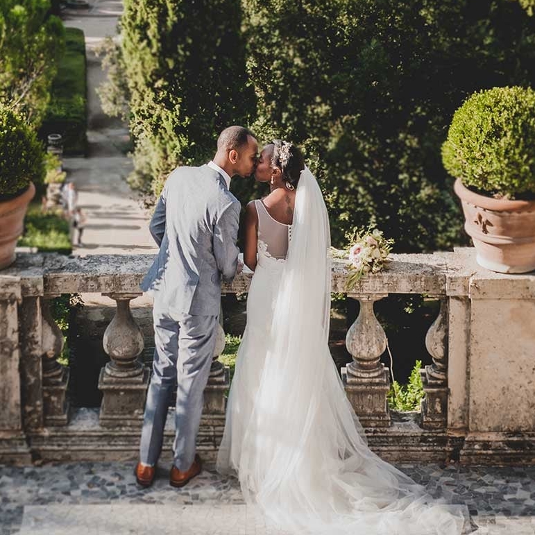 matrimonio villa con piscina vista lago in umbria