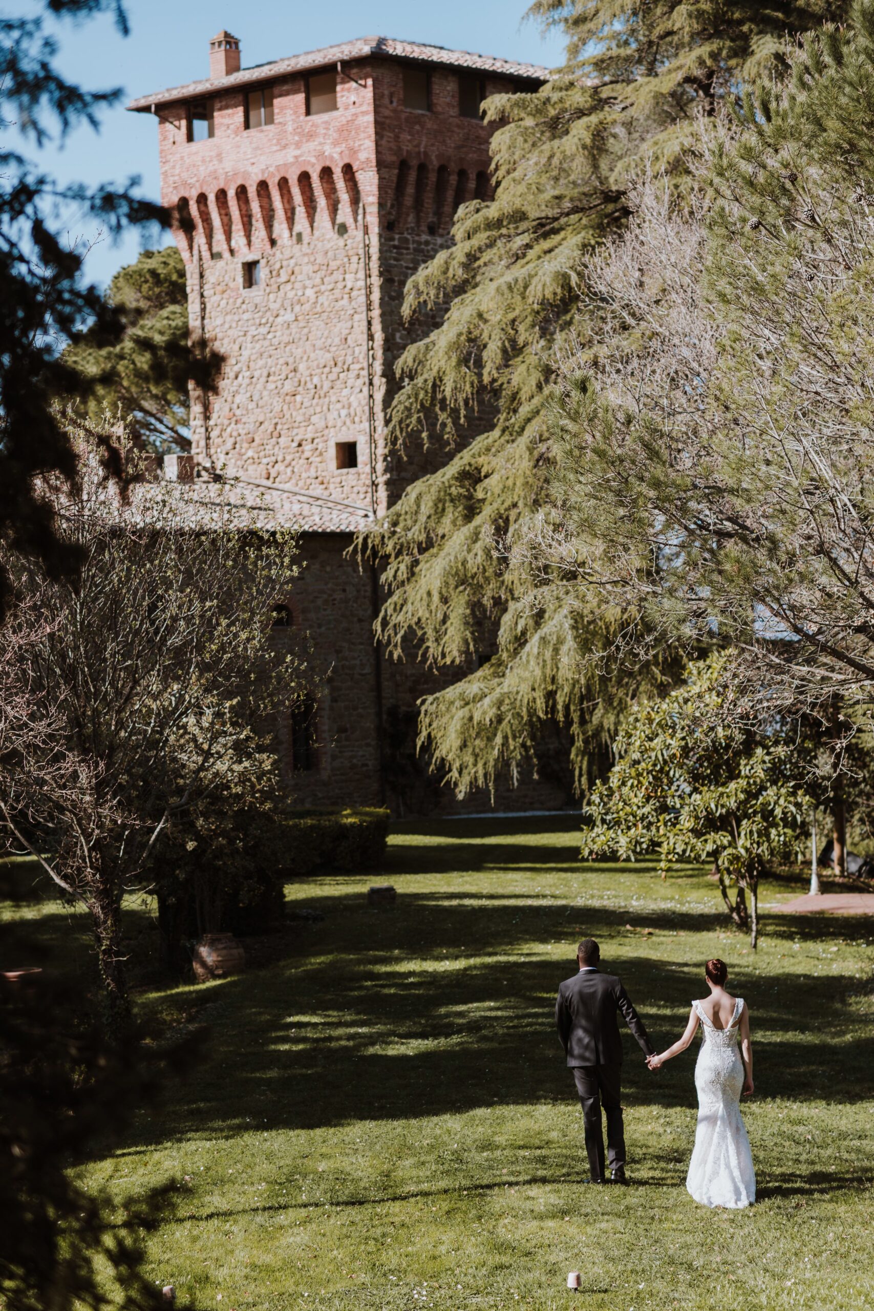 location matrimonio con piscina vista lago in umbria
